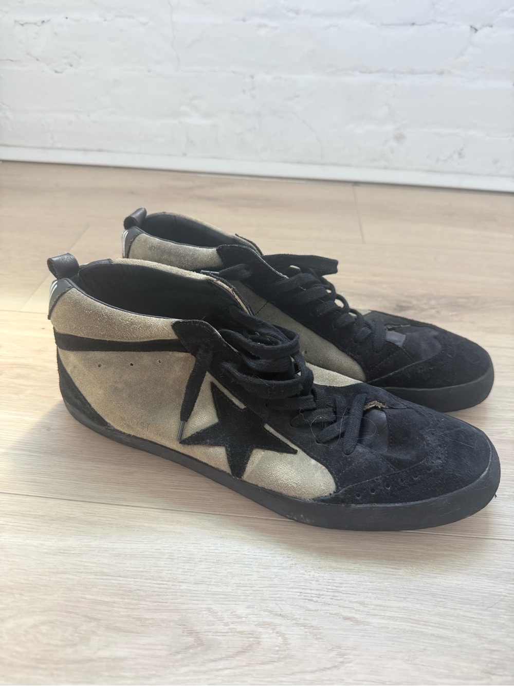 Golden Goose Mid/Star Suede Sneaker in Beige and Black with White Insole
